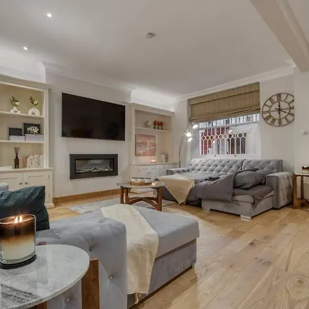 3Bed 3Bath Kensington Palace